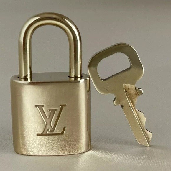 Authentic Louis Vuitton Padlock with Key. - Picture 10 of 11